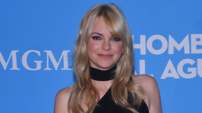 The Rise of Anna Faris: From Comedy Darling to Hollywood Icon
