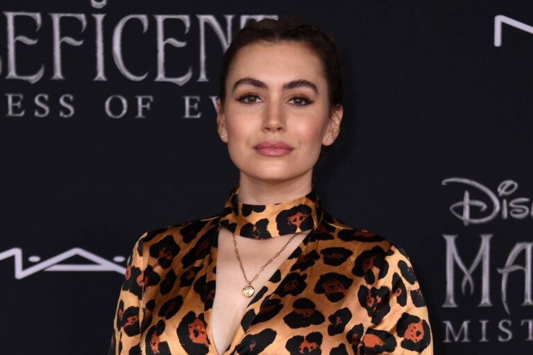 The Rise of Shannon Tweed: From Small-Town Beginnings to Hollywood Icon