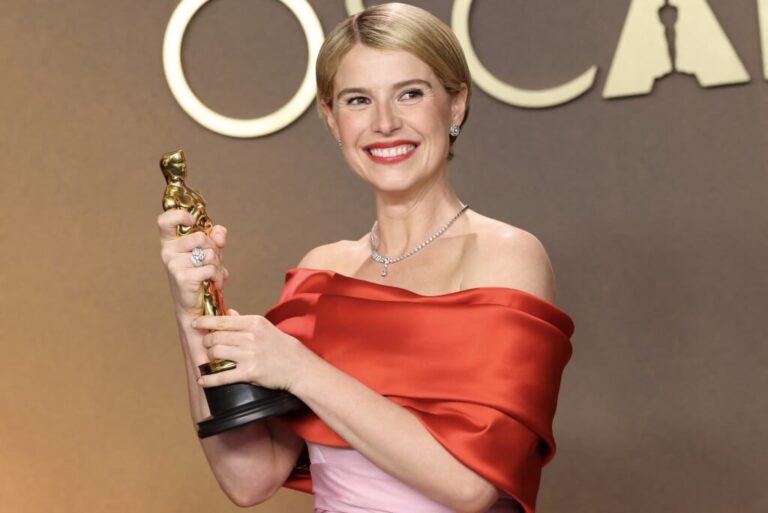 Jessie Buckley: From Irish Roots to Hollywood Stardom