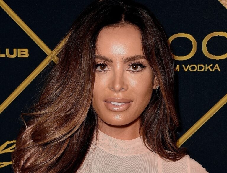 Sarah Stage: The Fitness Model Who Redefined Pregnancy and Body Confidence